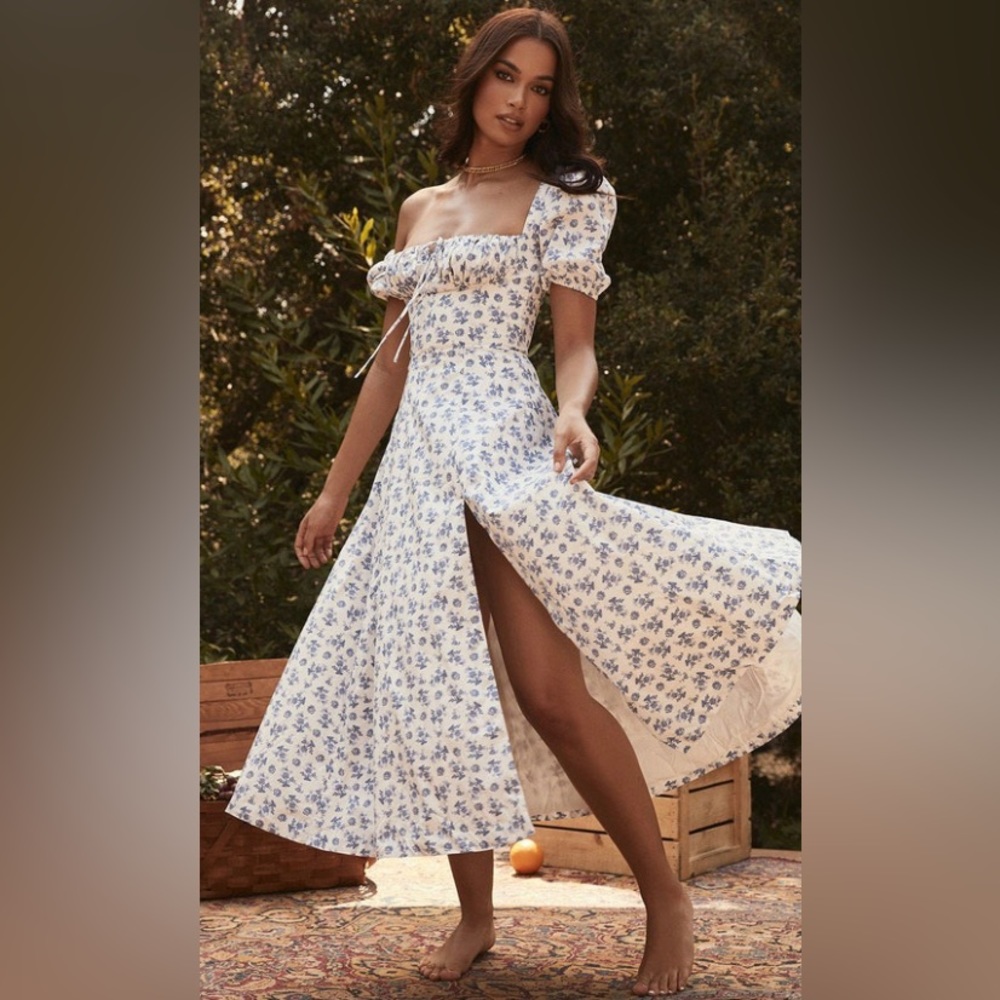 Long cottagecore dress with flowers white and blue